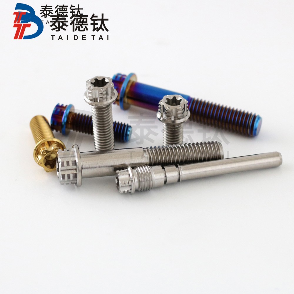 解碼船舶機(jī)械用系列緊固件的重要性！ 發(fā)布時間：2024-08-20人氣：290 次        緊固件，在船舶機(jī)械中扮演著很重要的角色。這些小小的螺絲、螺母和墊圈可能在我們眼中微不足道，但卻是船舶運(yùn)行的關(guān)鍵，負(fù)責(zé)將各個部件牢固連接在一起，確保船舶在洶涌的海洋中安全航行。讓我們一起來解碼船舶機(jī)械用系列緊固件的重要性。         在船舶機(jī)械中，緊固件的作用可謂多方面。首先，它們確保了船舶的結(jié)構(gòu)穩(wěn)固性。能想象一下，如果沒有緊固件來固定船體各部件，船舶將是多么脆弱和危險。就像我們的身體需要骨骼支撐一樣，船舶也需要緊固件來支撐其整體結(jié)構(gòu)。         其次，緊固件還承擔(dān)著分布載荷的重要作用。在海上航行中，船舶常常會受到來自海浪、風(fēng)力等外部力量的影響，如果沒有合適的緊固件來均勻分布這些力量，船體各部件可能會受到不均勻的應(yīng)力，從而導(dǎo)致?lián)p壞或失效。因此，選擇適合的緊固件對船舶的安全運(yùn)行很重要。         此外，緊固件還可以減少船舶在運(yùn)行過程中的振動和噪音。想象一下，如果船舶在航行中頻繁發(fā)生振動，不僅會影響船員的舒適度，還可能導(dǎo)致船體疲勞和損壞。通過使用合適的緊固件，可以有效減少船舶的振動和噪音，提升航行的平穩(wěn)性和舒適度。         總的來說，船舶機(jī)械用系列緊固件的重要性不可小覷。它們不僅是船舶結(jié)構(gòu)的支撐和保障，還能分布載荷、減少振動和噪音，確保船舶安全、穩(wěn)定地航行在廣闊的海洋中。
